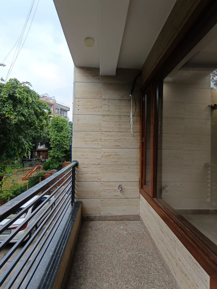 Balcony, navbharat-apartments 2.5 Bedroom 1000 Sq.Ft. Apartment In Paschim Vihar Delhi 9244053