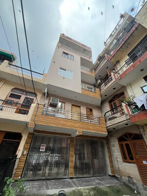 3 BHK Builder Floor For Sale in Rohini Sector 4