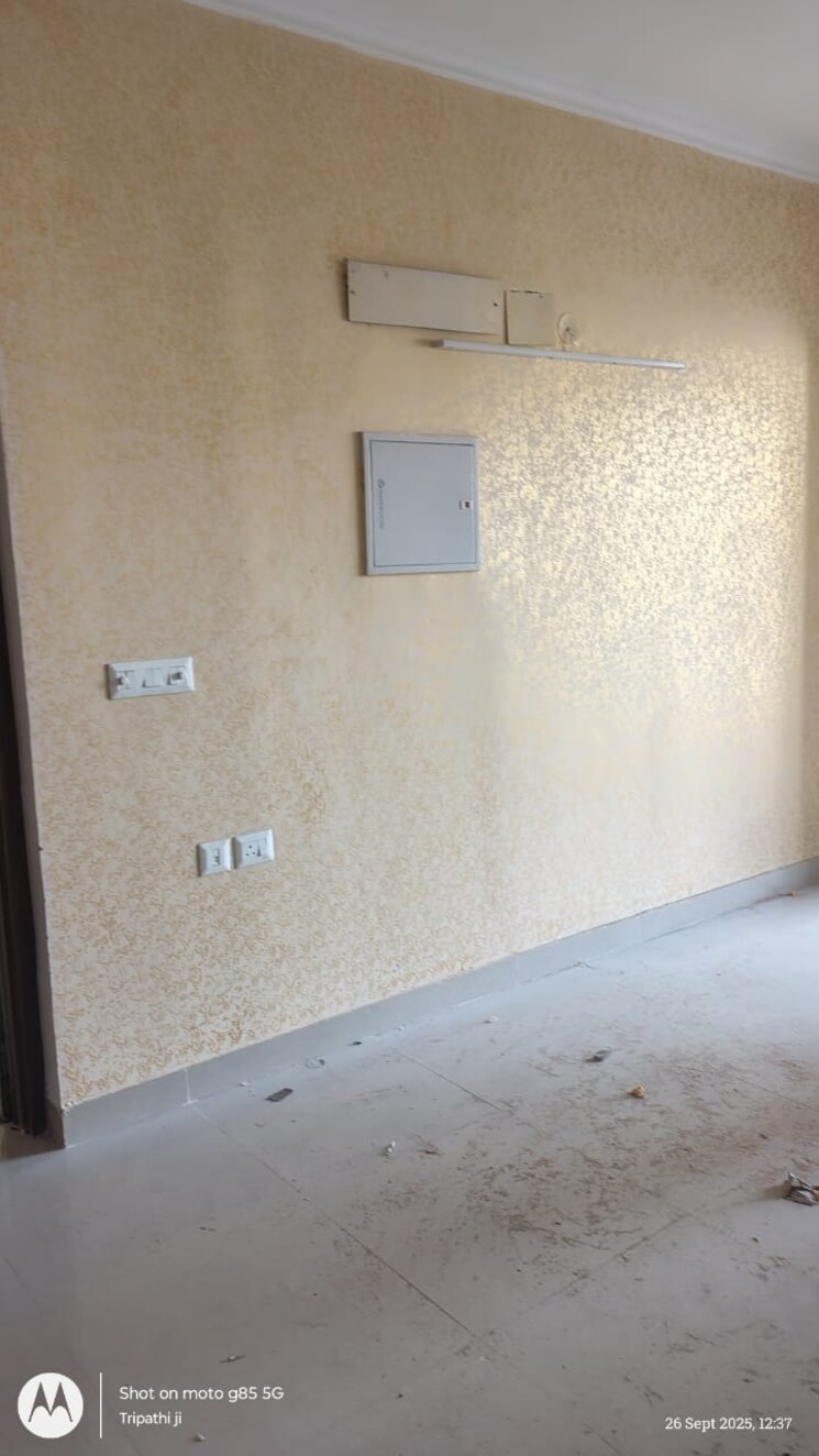 Room, sector 75 3 Bedroom 1375 Sq.Ft. Apartment In Sector 75 Noida 9244061