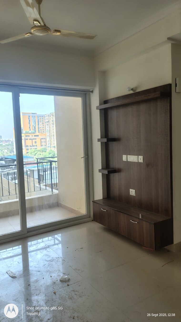 Room, sector 75 3 Bedroom 1375 Sq.Ft. Apartment In Sector 75 Noida 9244061
