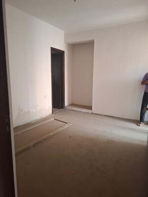 Room in 3 BHK Apartment at Sector 74 – for Rent