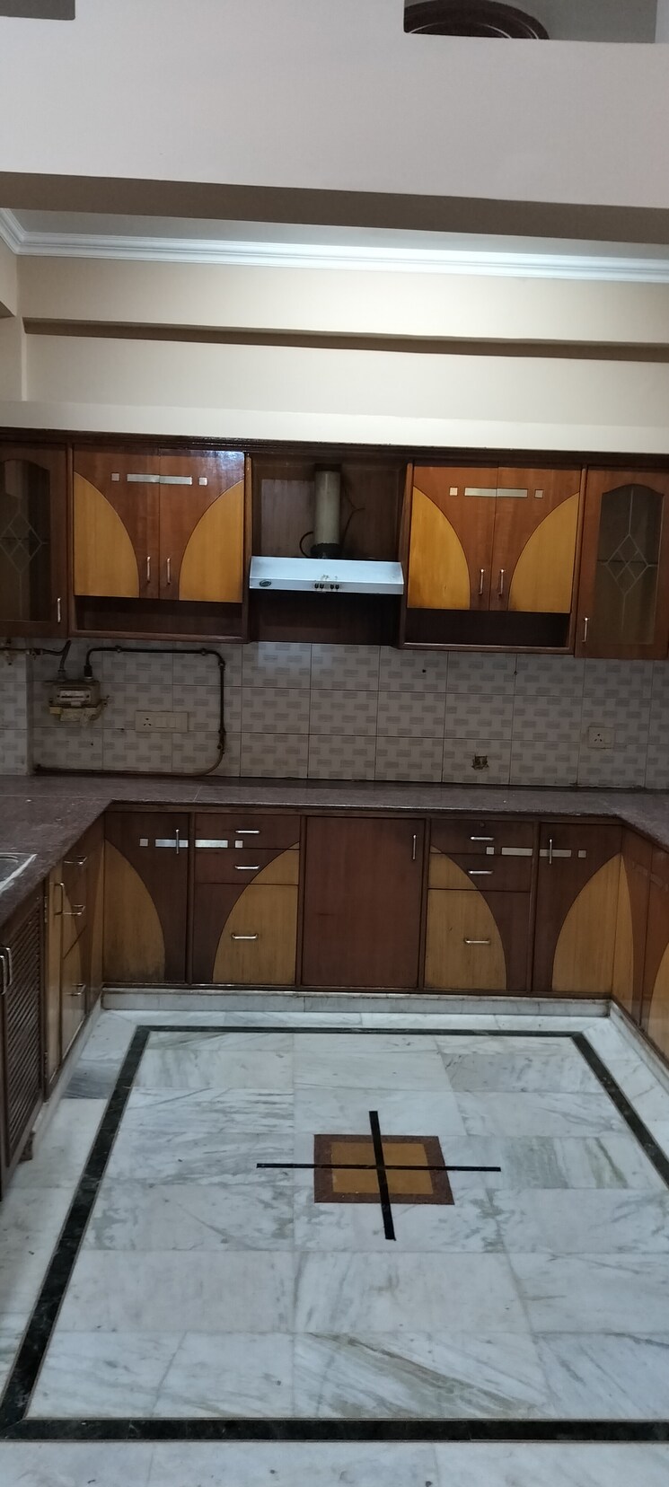 Kitchen, sector 33 3 Bedroom 250 Sq.Mt. Independent House In Sector 33 Noida 9207117