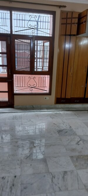 Room in 3 BHK Independent House at Sector 33 – for Rent