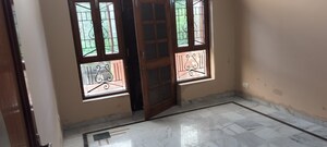 Room in 3 BHK Independent House at Sector 33 – for Rent
