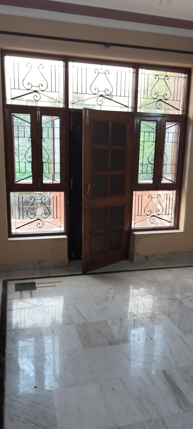 Room, sector 33 3 Bedroom 250 Sq.Mt. Independent House In Sector 33 Noida 9207117
