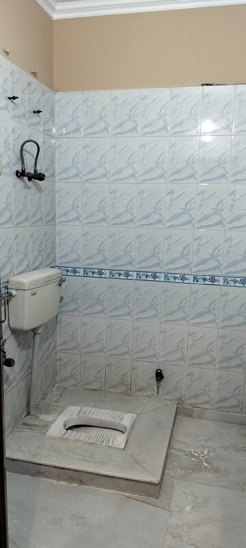 Bathroom in 3 BHK Independent House at Sector 33 – for Rent