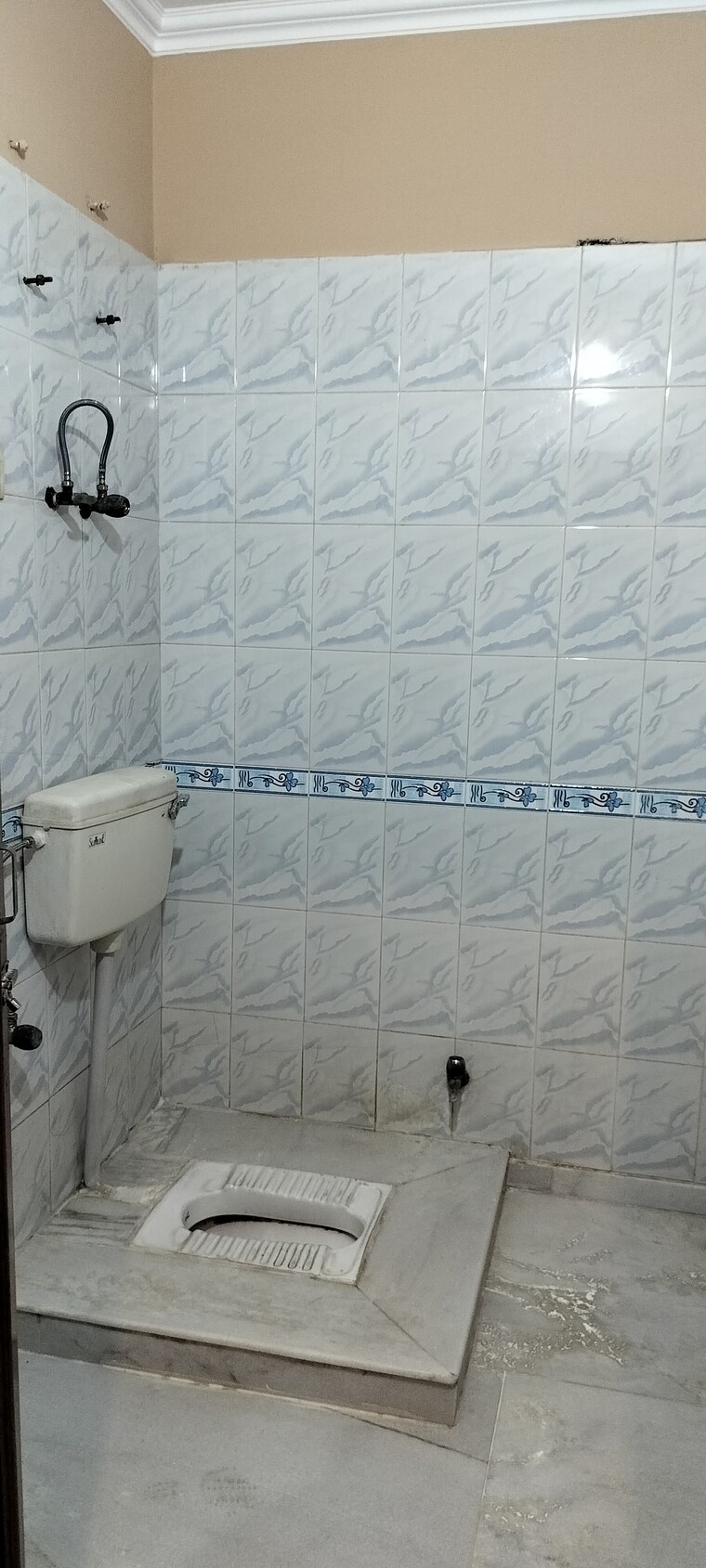Bathroom, sector 33 3 Bedroom 250 Sq.Mt. Independent House In Sector 33 Noida 9207117