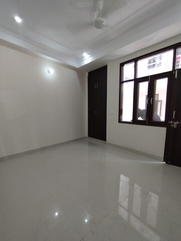 Room in 1 BHK Builder Floor at Chattarpur – for Rent