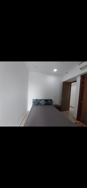 Room in 2.5 BHK Apartment at Lodha The Park, Worli – for Rent