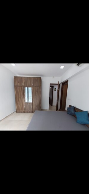 Room in 2.5 BHK Apartment at Lodha The Park, Worli – for Rent