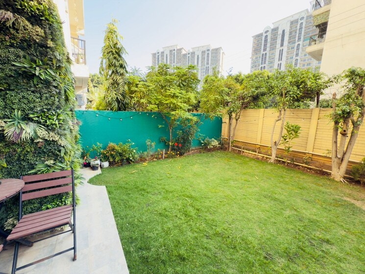 Garden, mapsko-royale-ville 4 Bedroom 3750 Sq.Ft. Villa In Sector 82 Gurgaon 9244091