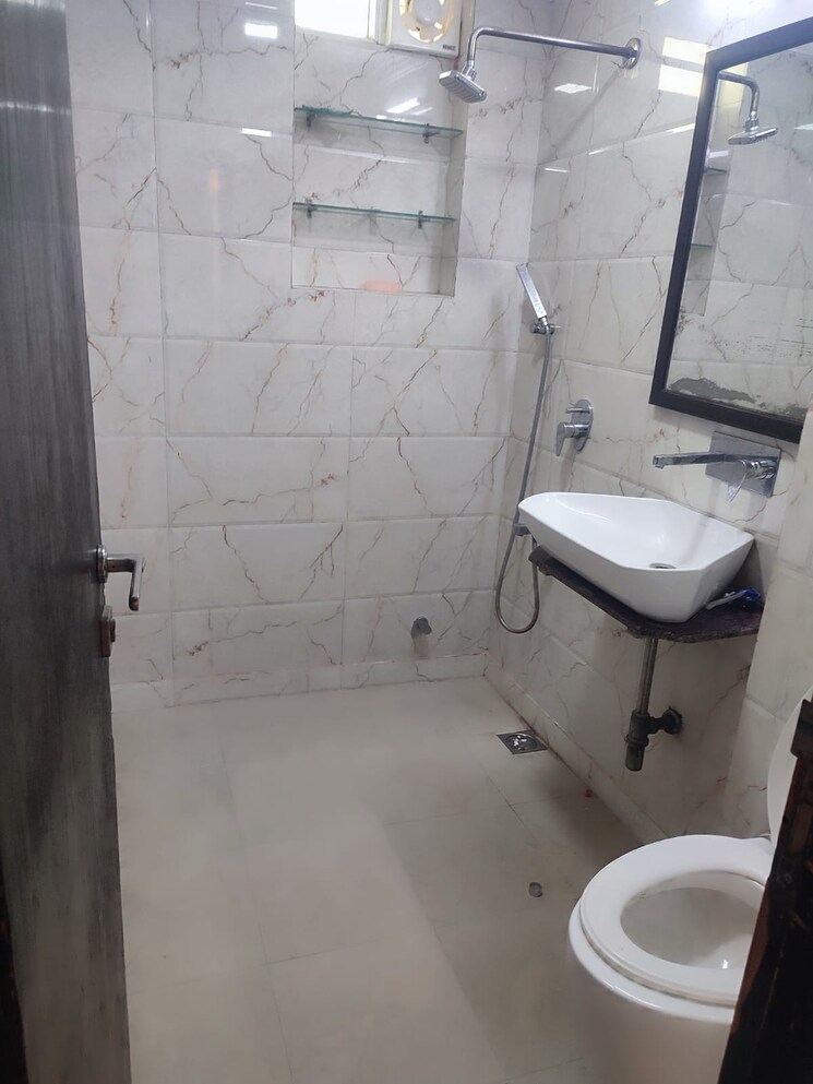 Bathroom, sector 5 dwarka 3 Bedroom 1600 Sq.Ft. Apartment In Sector 5 Dwarka Delhi 9244161