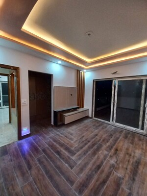 Room in 3 BHK Builder Floor at Sector 5 – for Rent