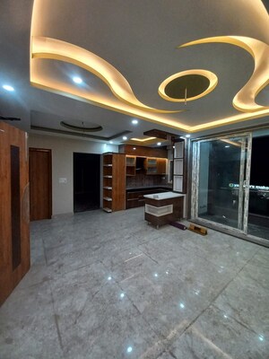 Parking in 3 BHK Builder Floor at Sector 5 – for Rent