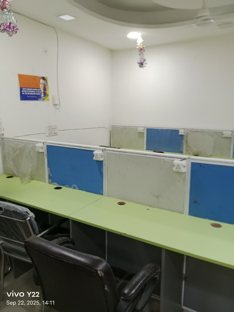 Team Area, laxmi nagar Commercial Office Space 600 Sq.Ft. In Laxmi Nagar Delhi 9244170