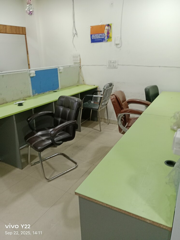 Team Area, laxmi nagar Commercial Office Space 600 Sq.Ft. In Laxmi Nagar Delhi 9244170