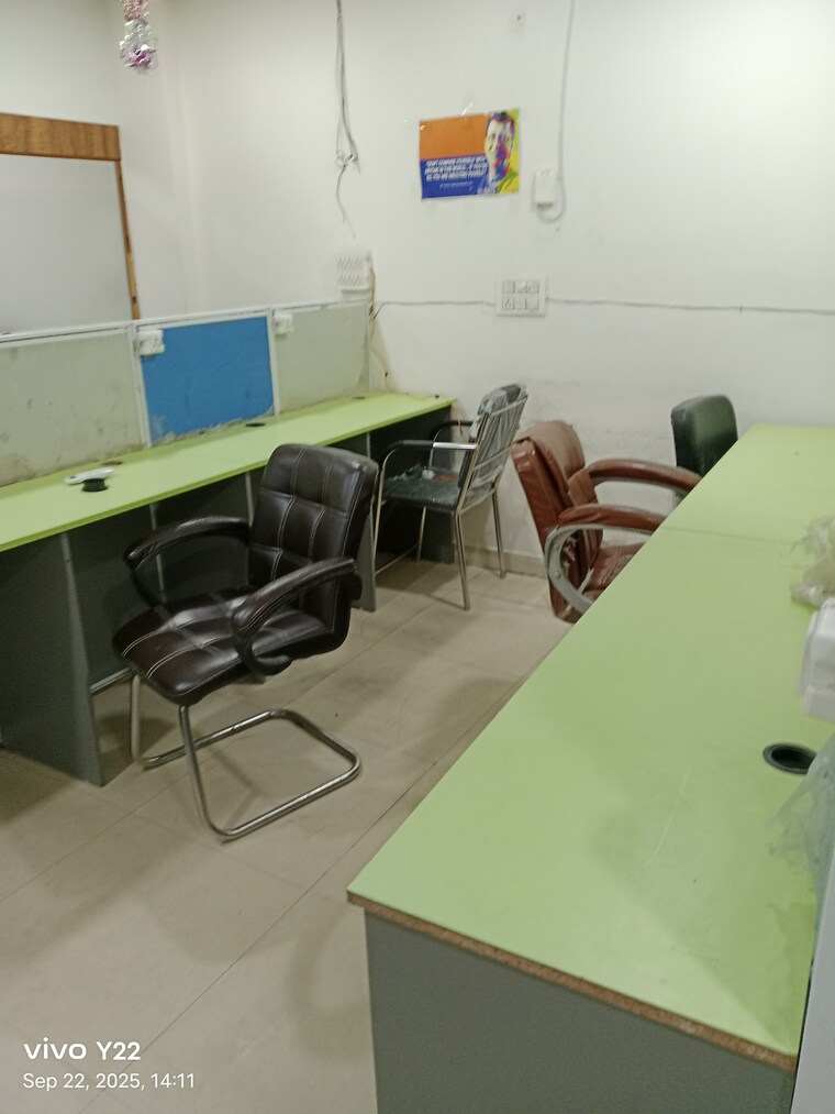 Team Area, laxmi nagar Commercial Office Space 600 Sq.Ft. In Laxmi Nagar Delhi 9244170