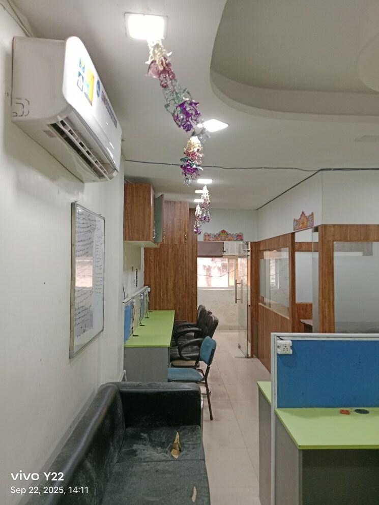 Team Area, laxmi nagar Commercial Office Space 600 Sq.Ft. In Laxmi Nagar Delhi 9244170
