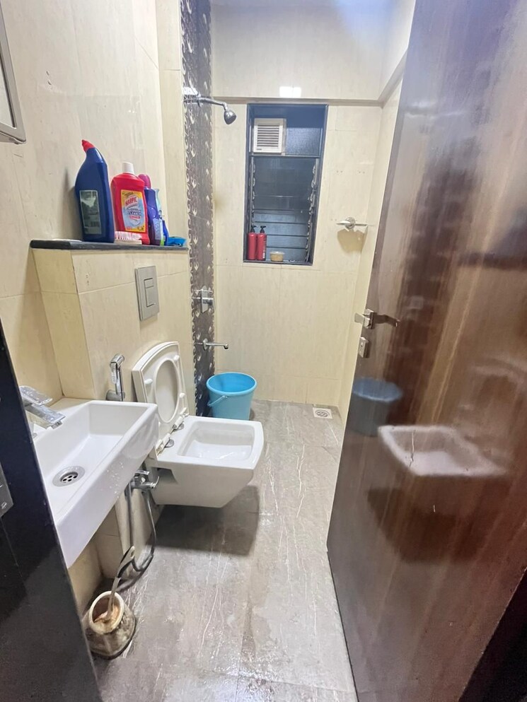 Attached Bathroom, andheri east Pg For Boys & Girls In Andheri East 9244193
