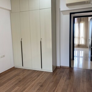 Study Room in 3.5 BHK Apartment at Powai – for Rent