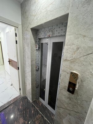  3 BHK Builder Floor at Rohini Sector 4 – for Sale