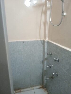 Furnished Amenities in 2 BHK Apartment at Konark Vihar, Satara Road – for Rent