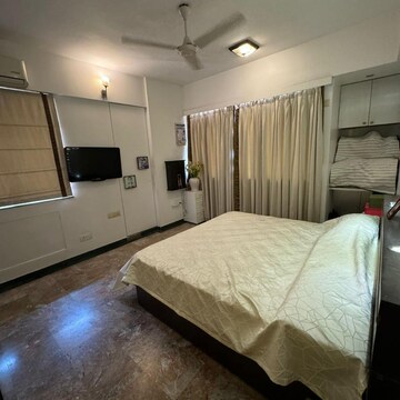 Bedroom in 2 BHK Apartment at Powai – for Rent