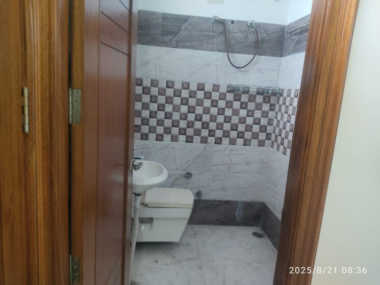 Bathroom, sector 15 2 Bedroom 1100 Sq.Ft. Apartment In Sector 15 Panchkula 9244256