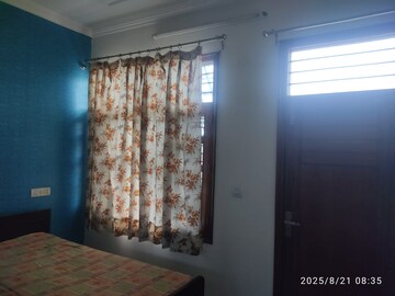 Bedroom in 2 BHK Apartment at Sector 15 – for Rent