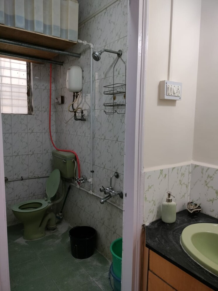 Bathroom, gujrat colony 2 Bedroom 812 Sq.Ft. Apartment In Gujrat Colony Pune 9244272