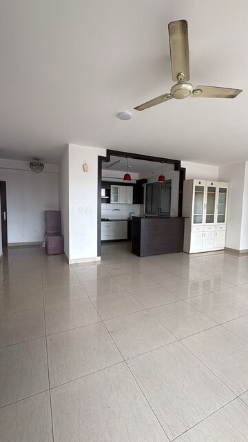 Room in 3 BHK Apartment at Puravankara Elita Promenade, Jp Nagar – for Rent
