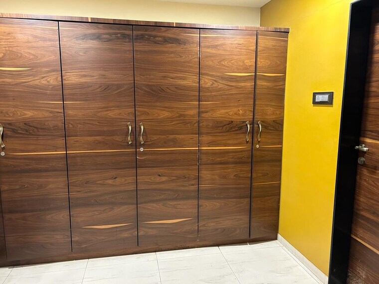 Room, suyog-nagar 3 Bedroom 1400 Sq.Ft. Apartment In Senapati Bapat Road Pune 9244323