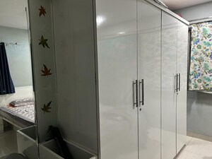 Furnished Amenities in 3 BHK Apartment at Suyog Nagar, Senapati Bapat Road – for Rent