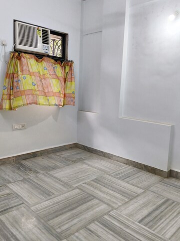 Room in 2 BHK Apartment at Noble Apartments, Santacruz East – for Rent