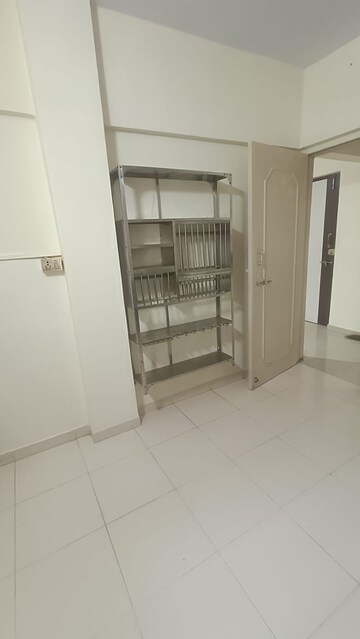 Room in 1 BHK Apartment at Sai Prasad Apartment Borivalli, Borivali West – for Rent