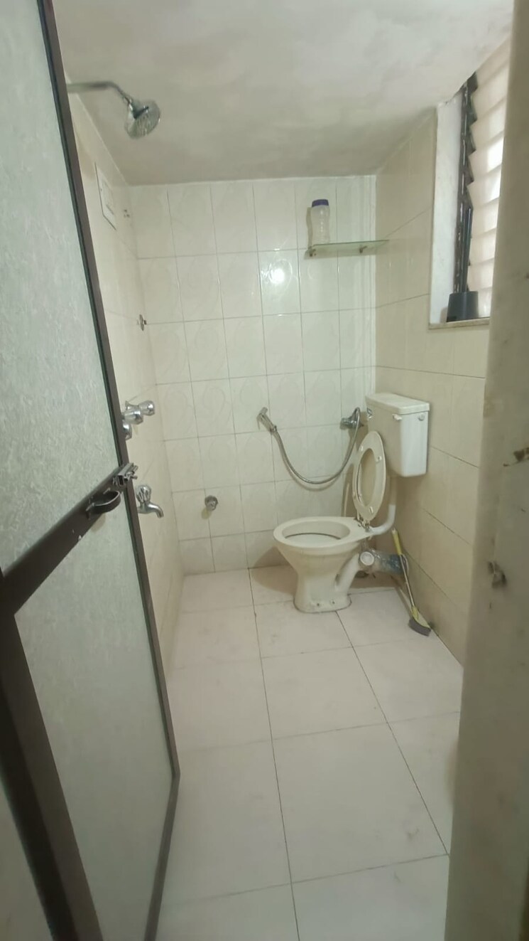 Bathroom, sai-prasad-apartment-borivalli 1 Bedroom 500 Sq.Ft. Apartment In Borivali West Mumbai 9244430