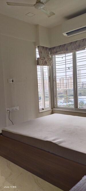 Room in 2 BHK Apartment at JP Unity Tower, Lower Parel – for Rent