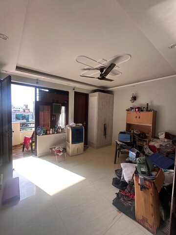 Master Bedroom in 4 BHK Builder Floor at Green Fields Colony – for Rent