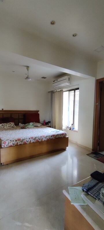 Bedroom in 4 BHK Apartment at Rasik Niwas, Marine Drive – for Sale
