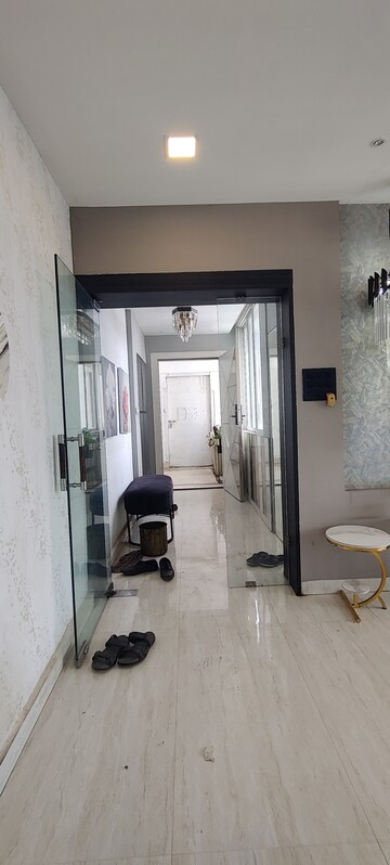 Bathroom in 4 BHK Apartment at Rasik Niwas, Marine Drive – for Sale