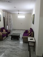 3 BHK + Pooja Room,Servant Room,Study Room,Extra Room 300 Sq.Yd. Builder Floor in Green Fields Colony