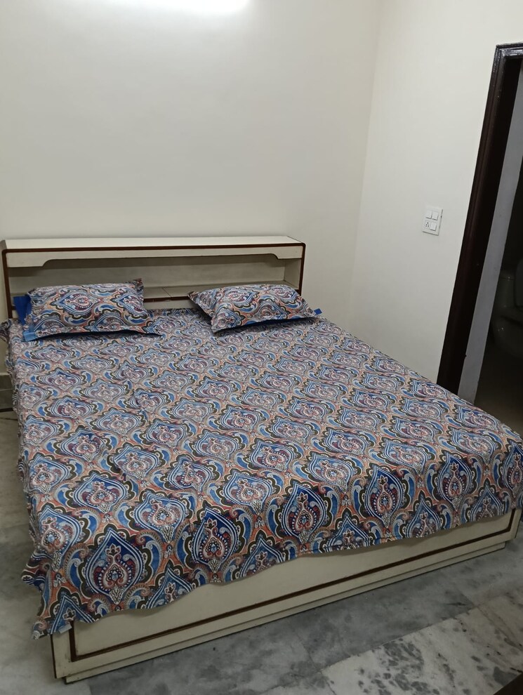 Bedroom, green fields colony 3 Bedroom 300 Sq.Yd. Builder Floor In Green Fields Colony Faridabad 9244576