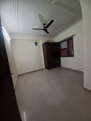 Room in 1 BHK Builder Floor at Ignou Road – for Rent