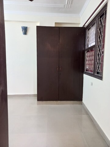 Room in 1 BHK Builder Floor at Ignou Road – for Rent