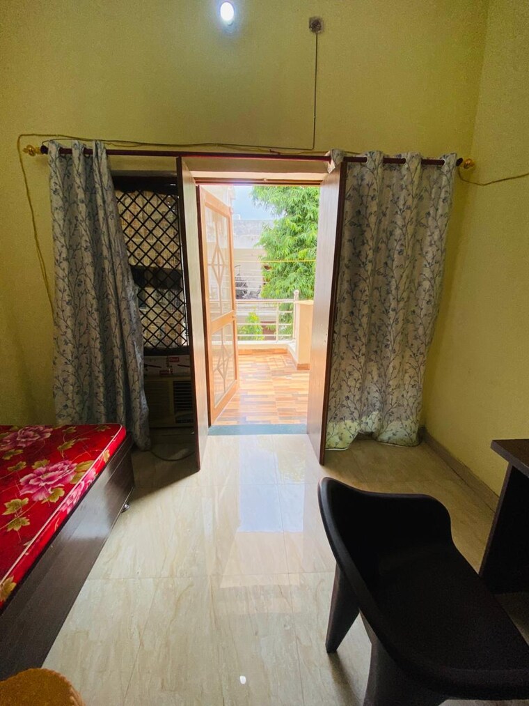 Room, gomti nagar Pg For Girls In Gomti Nagar 9244620