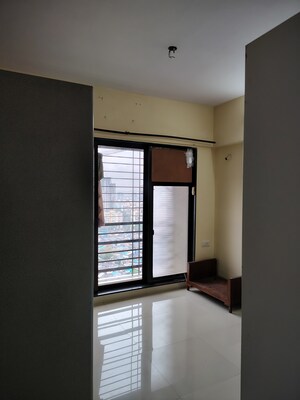 Furnished Amenities in 2 BHK Apartment at DB Orchid Suburbia, Kandivali West – for Rent