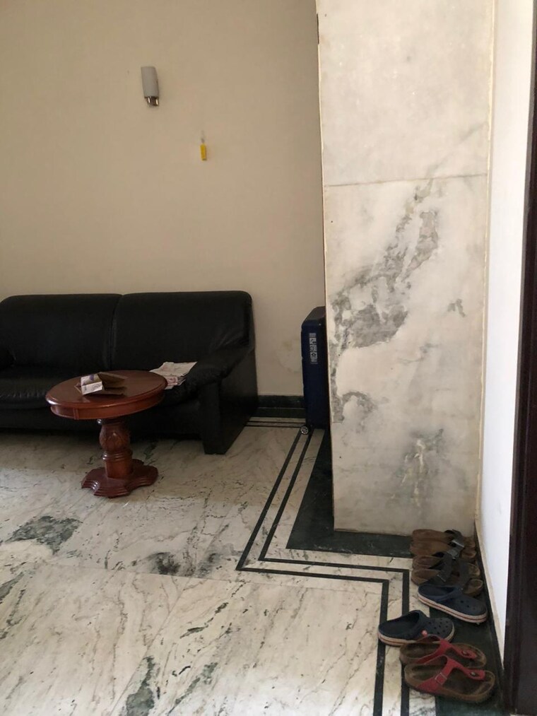 Master Bedroom, sector 33 1.5 Bedroom 600 Sq.Ft. Independent House In Sector 33 Noida 9244634