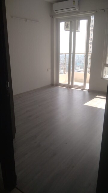 Room in 3 BHK Apartment at Hero Homes Gurgaon, Sector 104 – for Rent