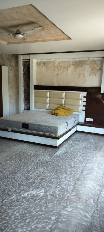 Bedroom in 6+ BHK Independent House at RWA Apartments Sector 52, Sector 52 – for Rent