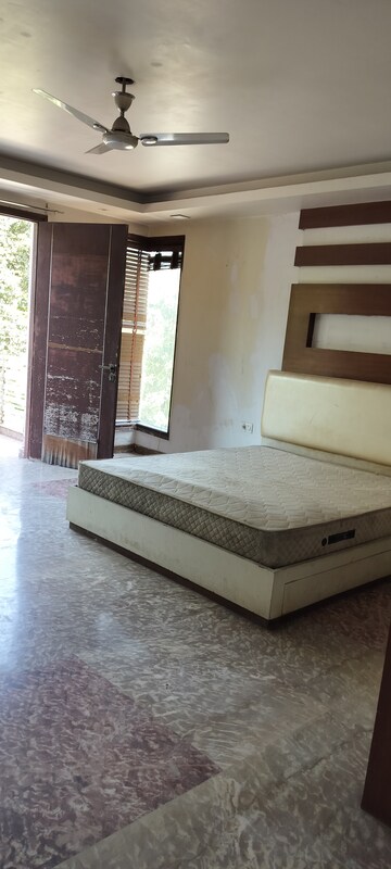Bedroom in 6+ BHK Independent House at RWA Apartments Sector 52, Sector 52 – for Rent